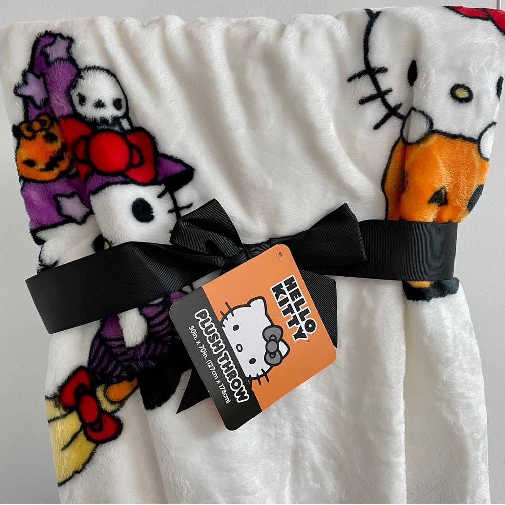 Hello Kitty Halloween Throw Blanket (50in x 70in)